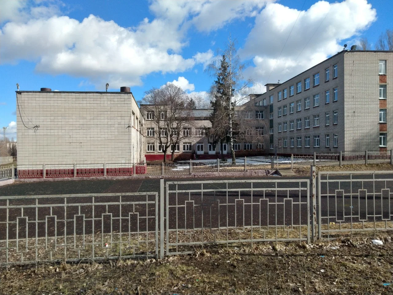 Фотография школы.